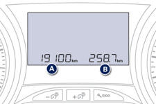 Le kilométrage total s’affiche dans la zone A de l’afficheur et le kilométrage